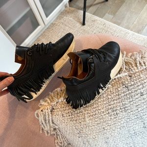 Esseutesse black fringe sneakers